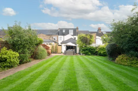 Luxury Family Home in Central Windsor with Large Garden, Games Room & Parking