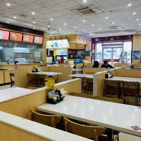 Vienna Hotel (Shanwei Haifeng Food Street)