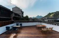 A Cloak of Misty Rain｜Moran · Neo‑Chinese Stargazing Designer Homestay (Chadong Scenic Spot) - parking