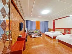 Golmud Longpeng Business Hotel