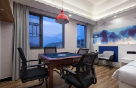 Oulan Light Luxury Hotel