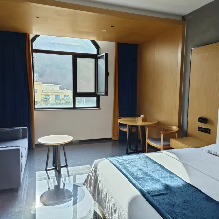Danfeng Dongfeng Winery Hotel