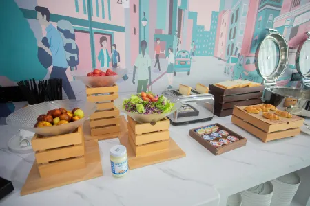 Ruibo·Cloud Hotel of Home Inn (Huaian Hexia Ancient Town Wanda Plaza Branch) Отели рядом с достопримечательностью «Former Residence of Zhou Enlai»