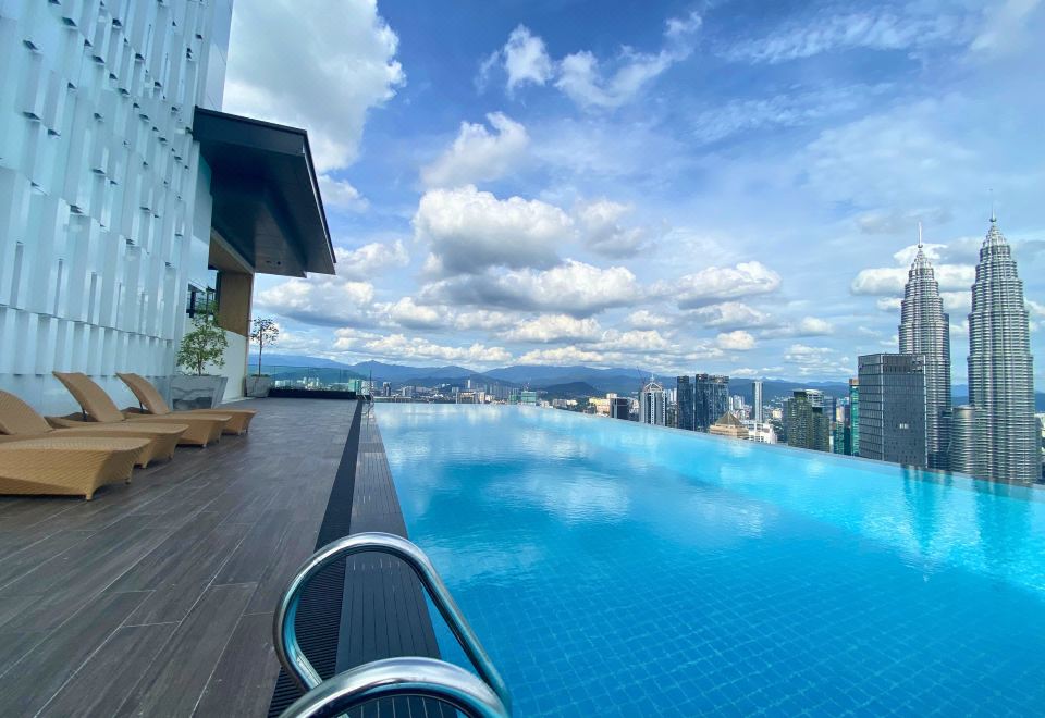 The Platinum Suites 2 KL by Whitfield 객실