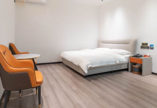 4. 첸산 로드 홈스..