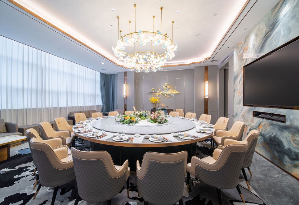 Triumphal Arch Hotel Dongguan Over view