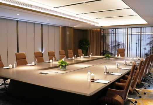 Cheery Dragon Hotel Weihai Jiuzi holds Hotel Overview