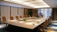 Cheery Dragon Hotel Weihai Jiuzi holds