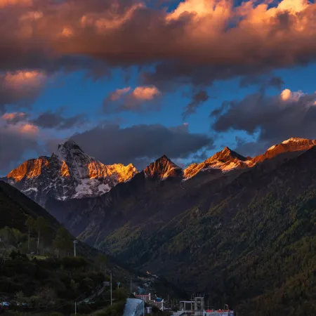 Siguniang Mountain Starry Peak Moonlit Cliff  Retreat（Changping Valley）