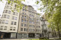 Citadines Toison d'Or Brussels Hotel dekat Base Design Brussels