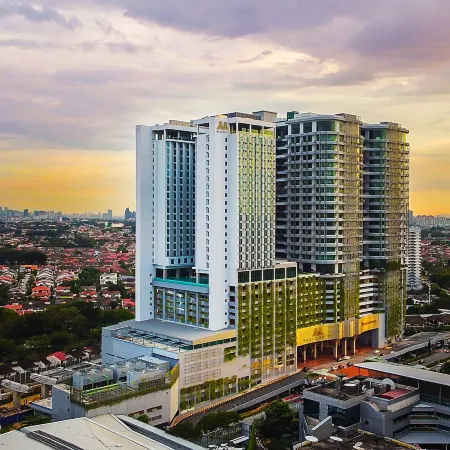 M World Hotel Отели рядом с достопримечательностью «Станция MRT Taman Tun Dr Ismail »