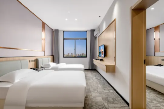 Yangzhou Xihu Spring Hotel (Slender West Lake) Hotels near Daming Temple