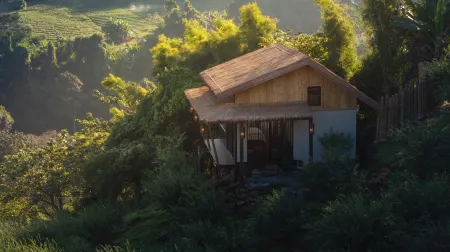 Chai Cheevit Maesa Отели рядом с достопримечательностью «Bai Orchid and Butterfly Farm»