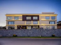 Deqin Zangshan Yunju Hotel Hotels near Meili Snow Mountain National Park - Sunrise on the Golden Mountain