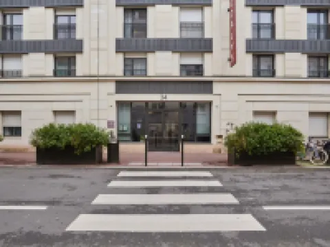Appart'hôtel Odalys City Paris Levallois Hotels near LVMH Fragrance Brands