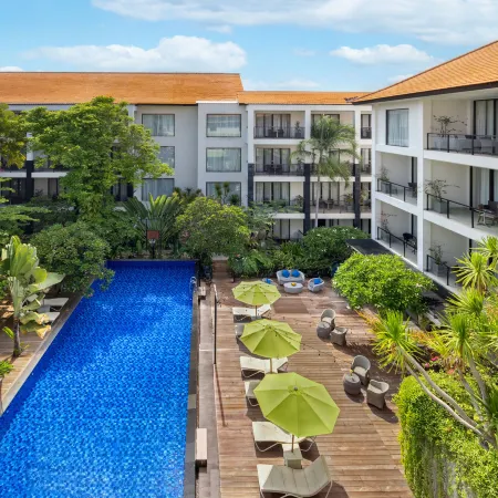 Taksu Sanur Hotel Отели рядом с достопримечательностью «Пляж Пенджембак»