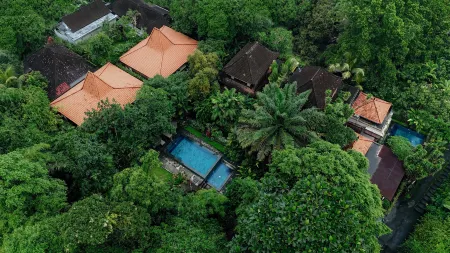 Sari Bamboo Villas Отели рядом с достопримечательностью «Real Bali Swing»