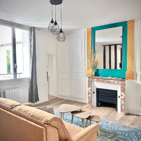 Charming studio, train station nearby