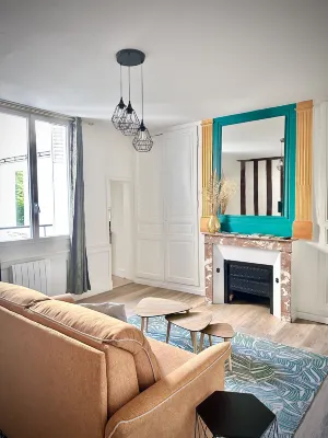 Charming studio, train station nearby