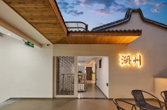 Floral Hotel·Overseas Chinese Hotel فنادق في 