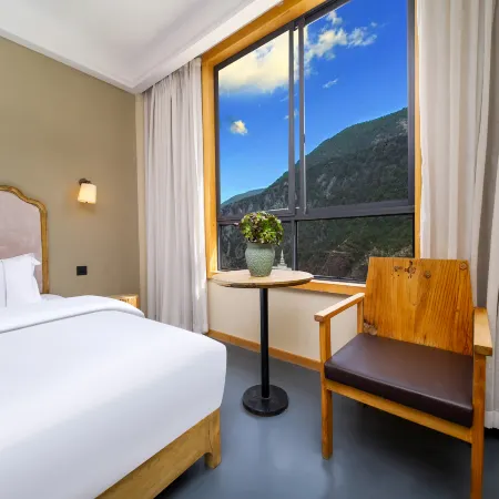 Gongjin Lianri Ecological Cave Hotel (Daocheng Yading Branch)