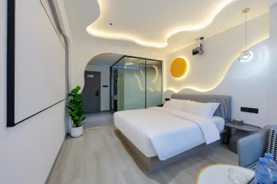 Tuke China Light House Hotel
