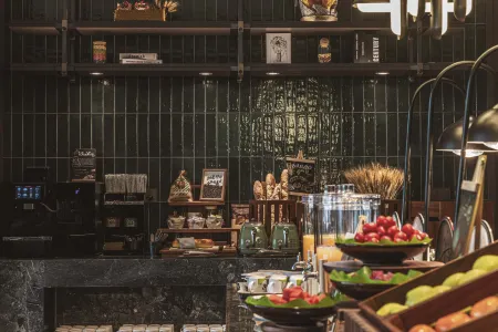 Wanda Moments, Yulin （Yu lin lao jie) Отели рядом с достопримечательностью «Yulin Vocational and Technical College»