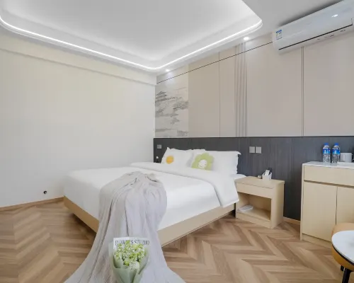 Junze Hotel (Kunming Railway Station Shuangqiao Night Market Style Street Branch) Hotels near Fude Station