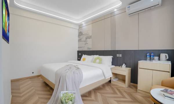 Junze Hotel (Kunming Railway Station Shuangqiao Night Market Style Street Branch)