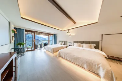 西江風花雪月全景美宿（西江千戶苗寨觀景台店） 六號風雨橋附近的飯店