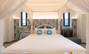 Happiness is coming – Pet-Friendly Elevator B&B near Train Station