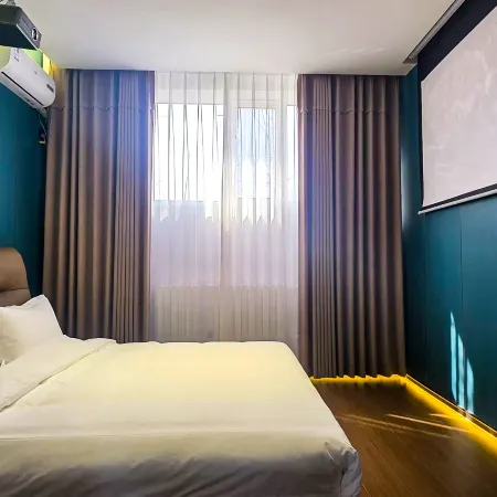 Qili Palace Taoyuan Dream Hotel (Longsha Zoo and Botanical Garden Qiqihar Medical College)