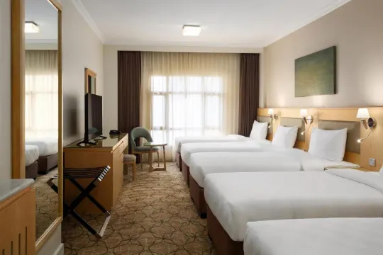 SAJA By Warwick Madinah Hotel Zimmer Photos