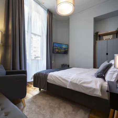 Cozy 1BR Athenaeum | Central | Balcony Views