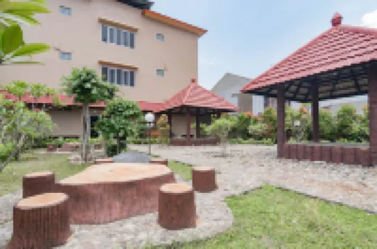 Sans Hotel Budaya Cirebon Hotels near Sunyaragi Cave Park