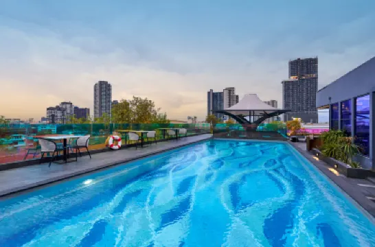 Ramada Plaza by Wyndham Bangkok Sukhumvit 48 Hotel di Bangkok