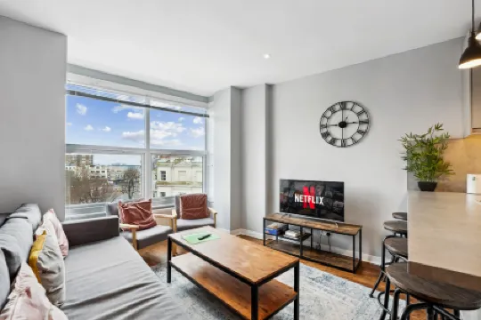 Bright-on Heights F4