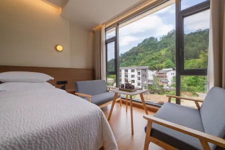 Mountain and Bamboo Holiday lnn{ZhangjiajieForest Park Store Отели рядом с достопримечательностью «Dayangba Square»