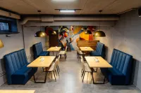Avenue Hotel