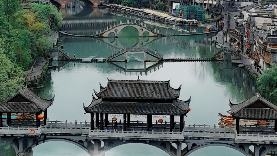 YIQUAN RIVERVIEW B&B — Riverside Views, Ancient Bridge & Historic Well (TUO RIVER, YUNQIAO)