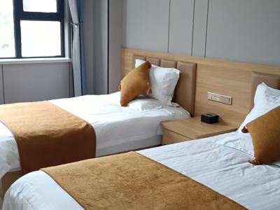 Huangling Longxuan Hotel
