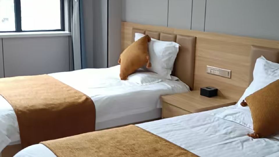 Huangling Longxuan Hotel