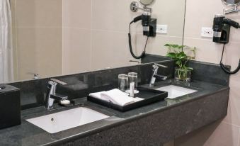 City Getaway in the Heart of Entertainment City