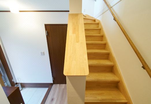 도쿄 스카이트리 야경을 담은 호텔 객실 이미지