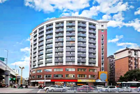 Suyin Hotel (Nanchang Station Qingshanhu West Subway Station Branch) Отели рядом с достопримечательностью «Qiushui Square»