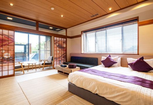 3. 리브맥스 리조트..