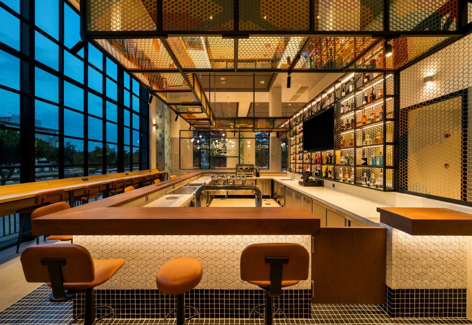 [하이브 바이 퓨전 호텔의 깔끔한 객실 내부]