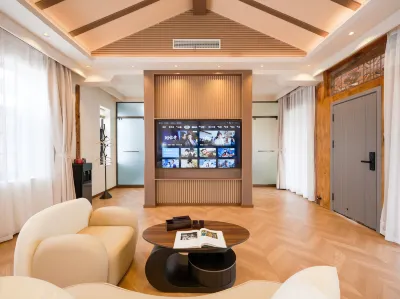 Hidden Nest Private Courtyard Отели рядом с достопримечательностью «Старый город Цуйшань»