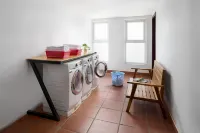 Queen Mansion Apartment & Hotel