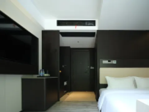 RelaxC Likuan·Hidden World Hot Spring Hotel (Bipenggou Scenic Area Branch) Hotels in Li County